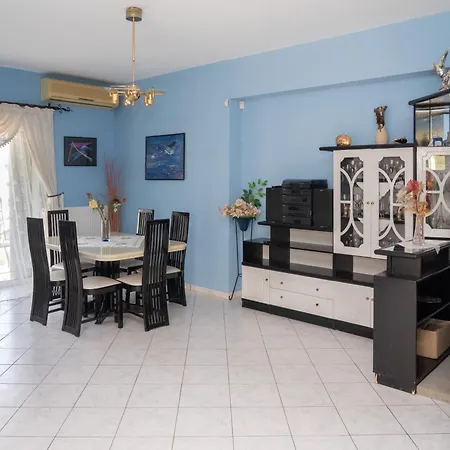 Large Cozy House Near The Sea Apartment